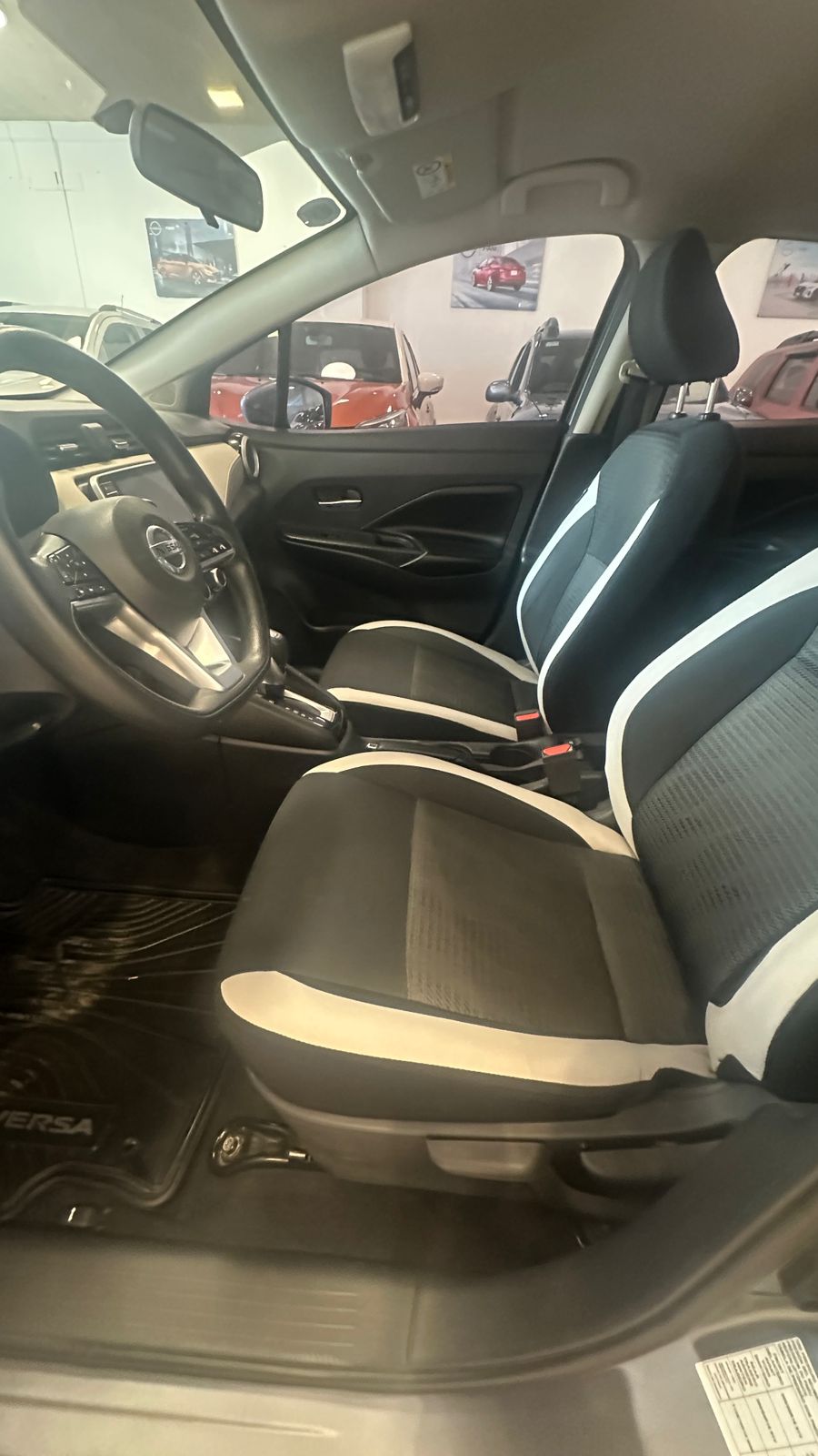 Nissan Versa miniatura 7